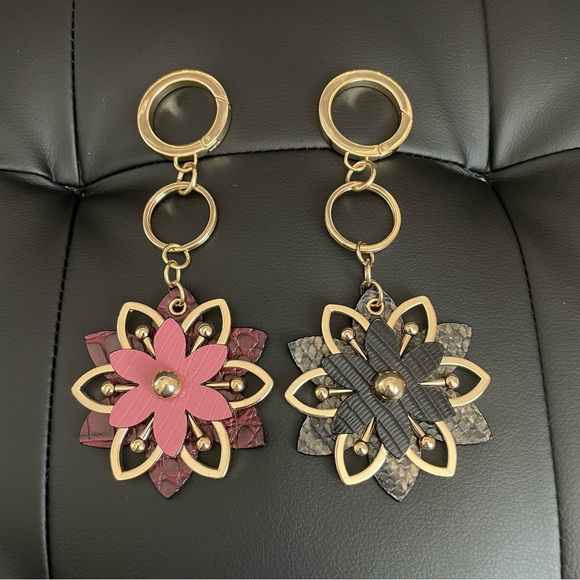 2 Victoria Secret Flower Key Charms 🌸 - Picture 1 of 5